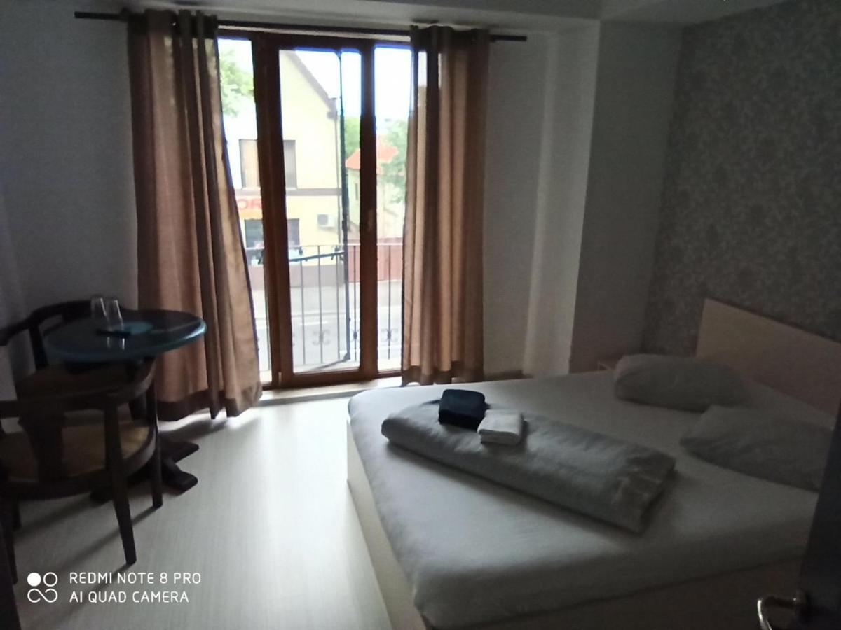 Quik Hotel Brassó Kültér fotó