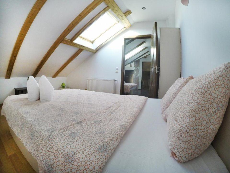 Quik Hotel Brassó Kültér fotó